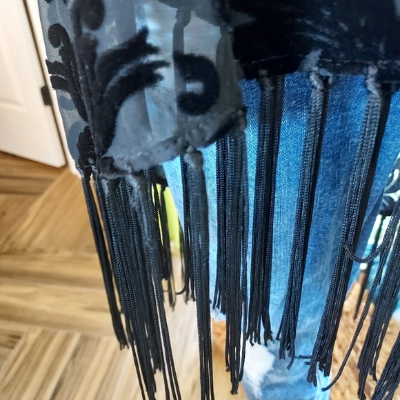 Soft Surroundings Velvet Lace Burnout Kimono with Fringed Hem and Tie Waist. - Picture 5 of 15